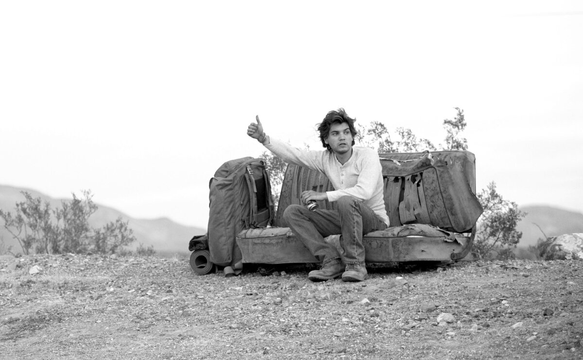 Кадр из фильма "В диких условиях", 2007