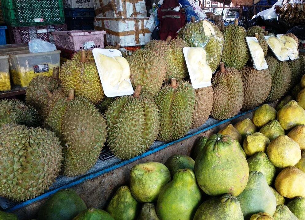 Обычный тайский прилавок с дурианом