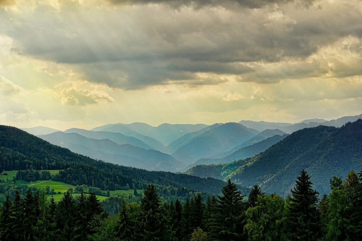 https://pixabay.com/ru/photos/природа-пейзаж-горы-небо-облака-3616194/ 
