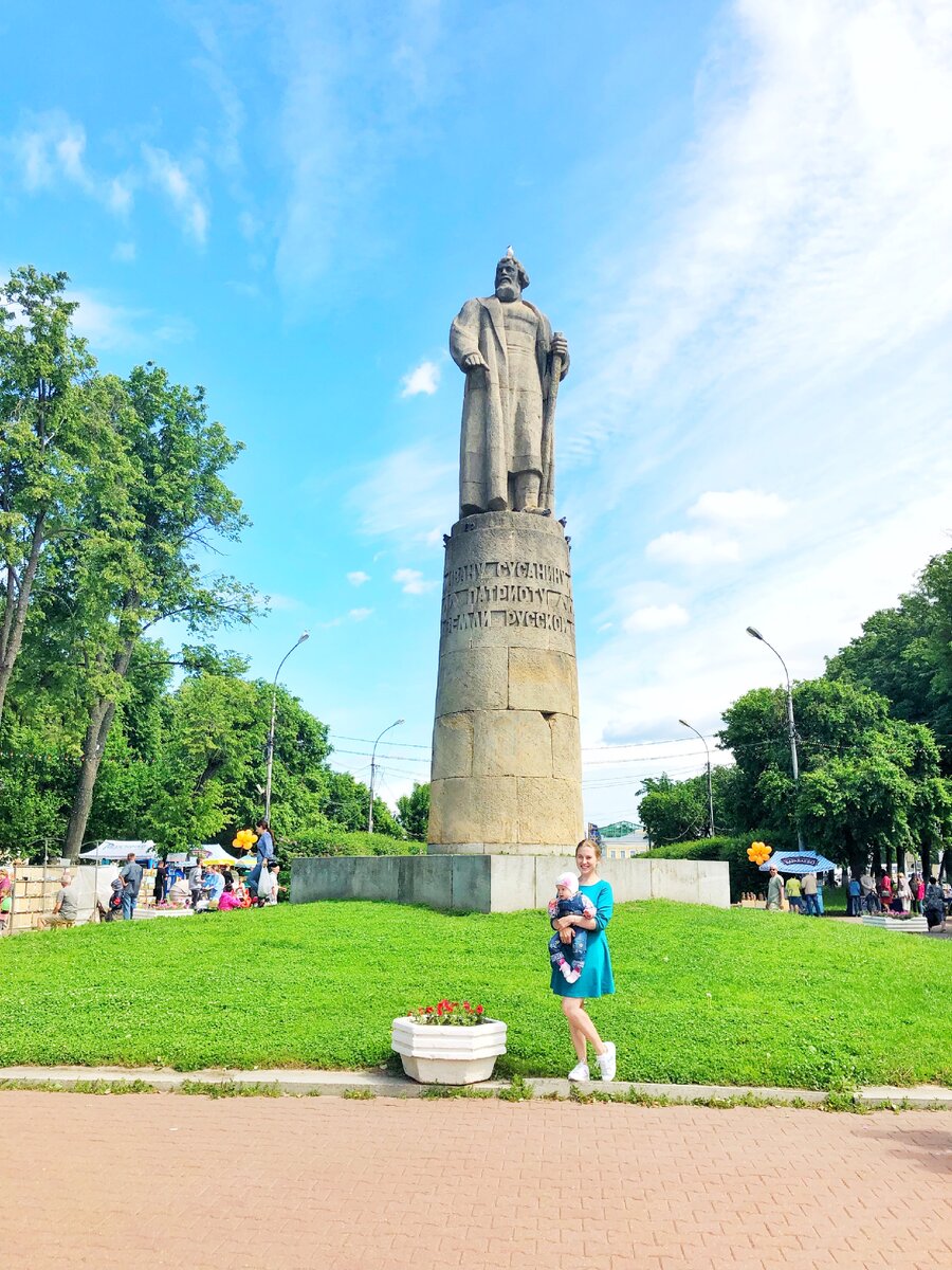 Кострома-городок, невелики дома...