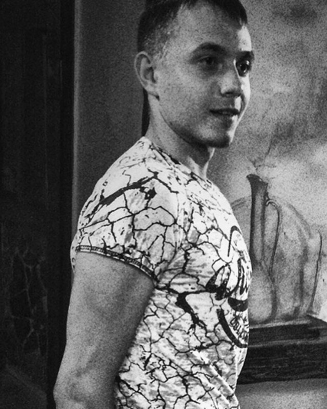 Приседания являются одним из мощных упражнений для увеличения массы и силы ног. 