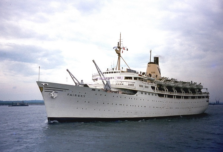 
 
 (Лайнер Fairsky, 12.500 регистровых тонн. Построен в 1941 году в США, в годы Второй мировой служил как военный транспорт, а после войны был куплен фирмой Власова и переделан под лайнер на 1460 пассажирских мест