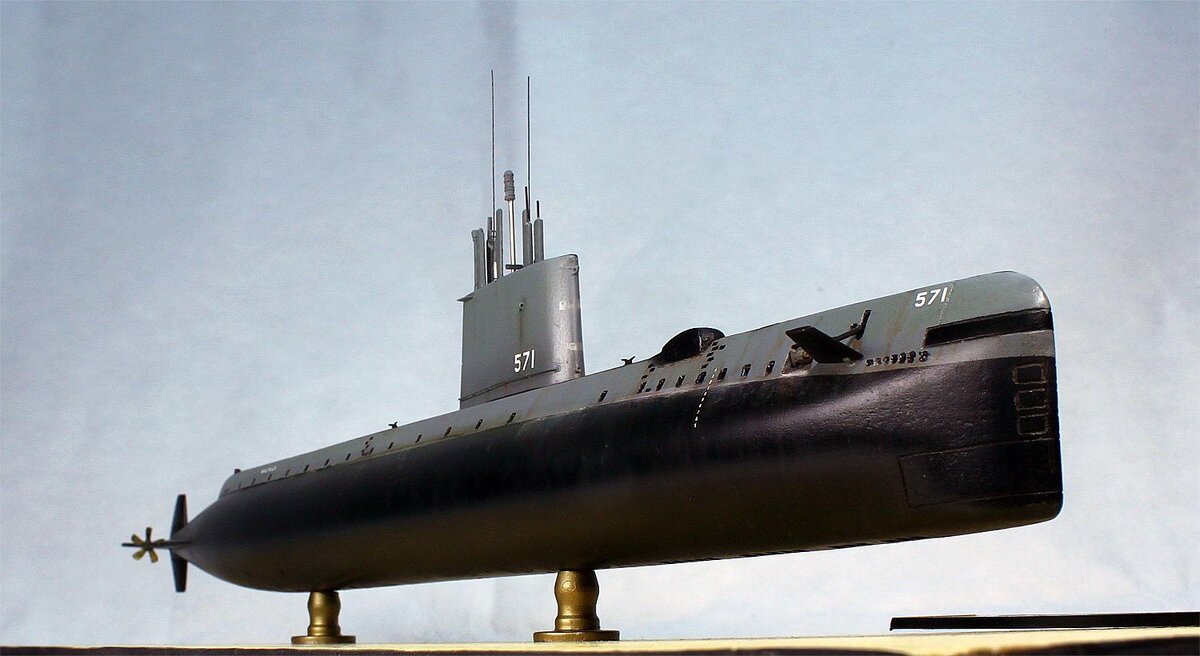 Первая в мире атомная подводная лодка. Атомная подводная лодка Наутилус. SSN 571 Nautilus. Первая в мире атомная подводная лодка «Наутилус». USS Nautilus подводная лодка.