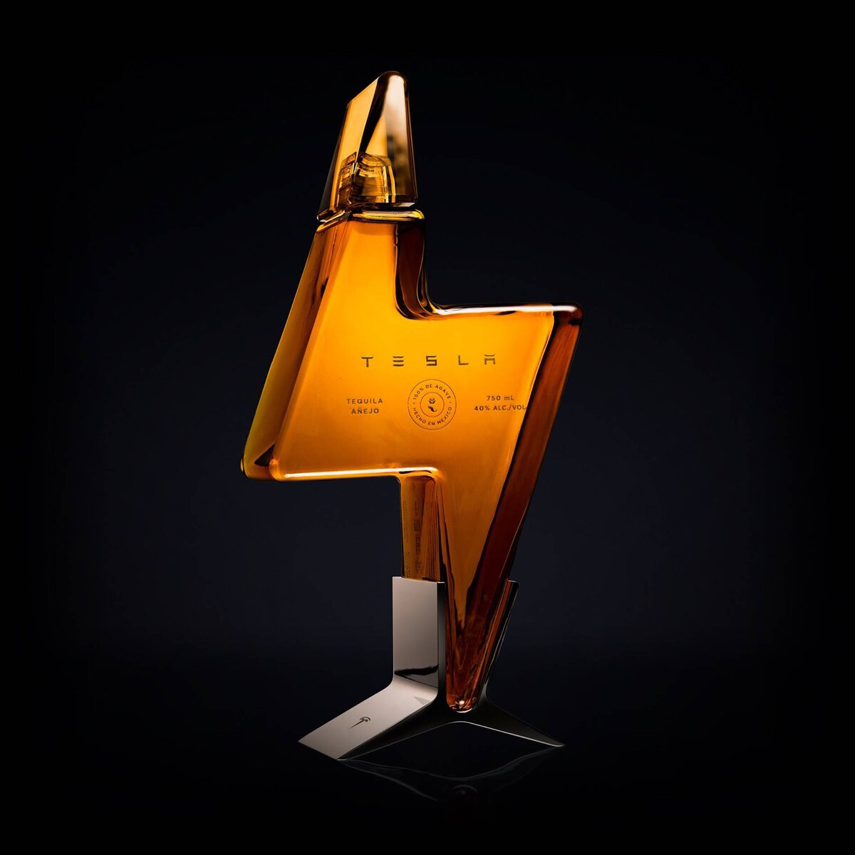 Бутылка выглядит эксцентрично, а напиток - высокого качества