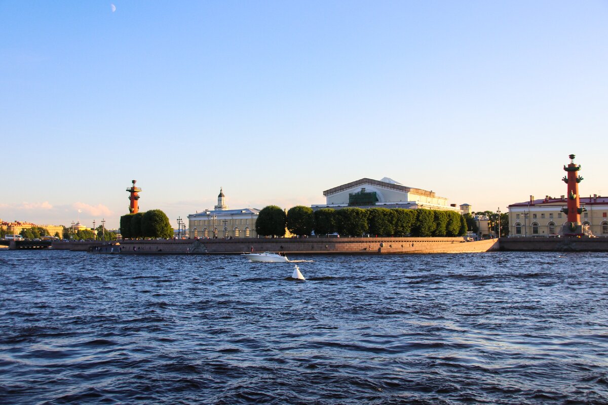 набережная макарова спб васильевский ночь. васильевская набережная санкт петербург. набережная реки нева санкт-петербург. васильевский остров набережная лейтенанта шмидта. санкт петербург стрелка васильевского острова санкт-петербург.