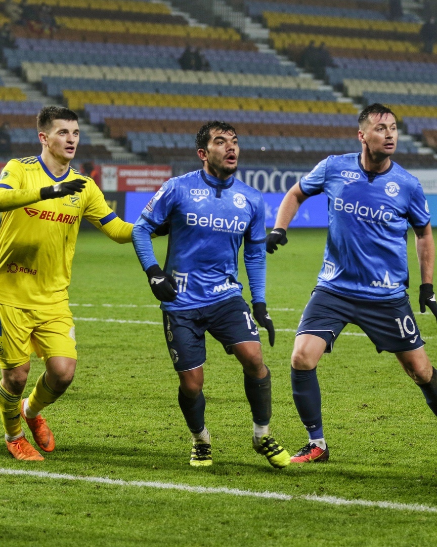 Первый тайм начался с гола на 3-й минуте, когда Милич после подачи с фланга изящно пробил головой. Тем самым он  открыл счет на «Борисов Арене». Игра проходила нервозно. Команды боялись ошибиться и старались играть осторожно. Однако Брест горел желанием сравнять счет - это им не удалость. На 13-й минуте Станислав Драгун удвоил счет. Казалось, что «БАТЭ» уже победил. Но не тут-то было! На 16-й минуте защитники из Борисова ошиблись и сбили Милевского в штрафной. За что был назначен пенальти, который удачно исполнил Денис Лаптев. Первый тайм закончился со счетом 2:1. Команды ушли на перерыв. 