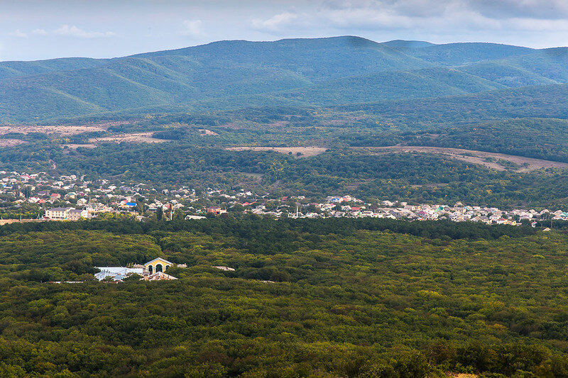 На фото: вид на город Старый Крым с горы Агармыш.