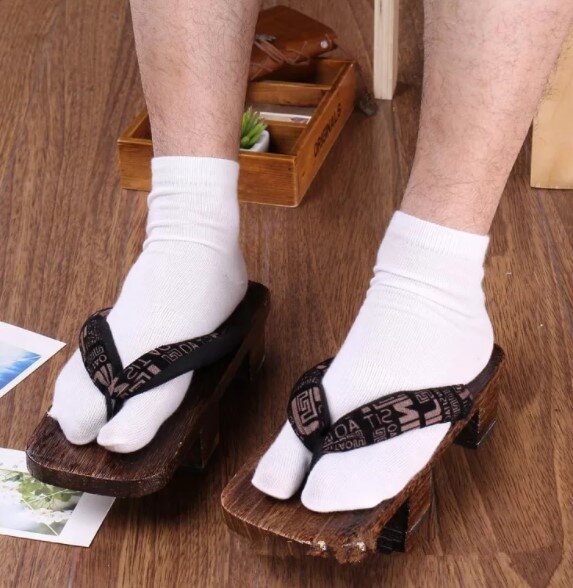 Вот так выглядят специальные "носки" для вьетнамок, называются "таби"