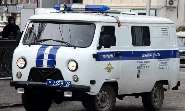 Вот такой спецтранспорт доставил нас в отделение полиции