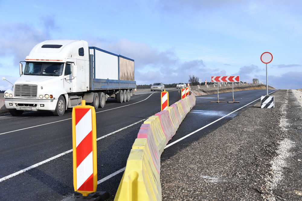 Водителям большегрузов придется больше платить за проезд. /Фото: forpostsevastopol.ru