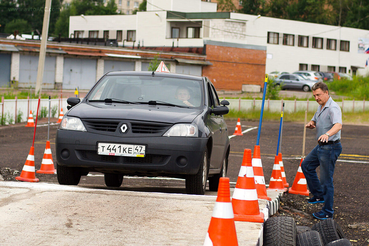 Обучение автомобили. Автошкола 61 регион Новочеркасск. Учебная машина. Автошкола. Автошкола автомобиль