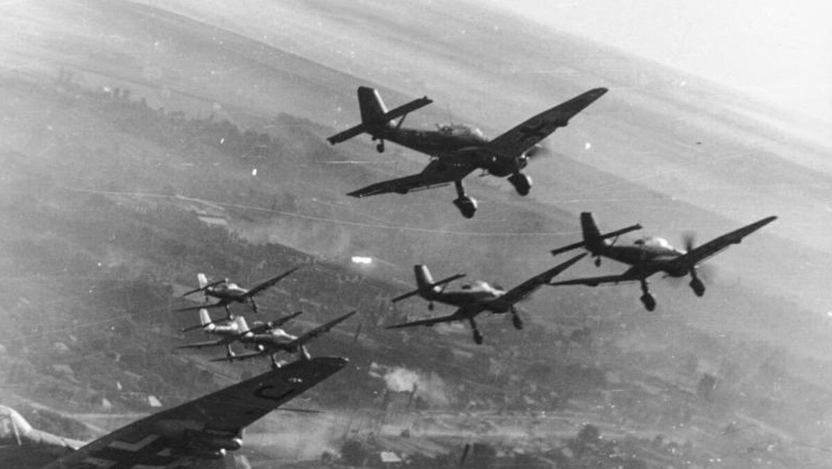 Немецкий Юнкерс-87 "Штука" в небе над Советским Союзом. Взято из Яндекс-картинок 
