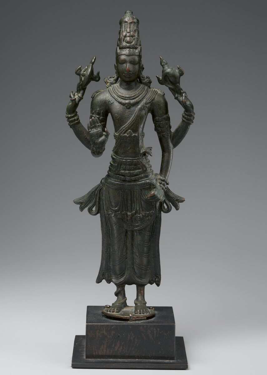 Вишну. Бронза. Южная Индия, династия Паллавов, IX в. Метрополитен-музей (англ. The Metropolitan Museum of Art), Нью-Йорк. Учётный номер: 2015.147. Эл. ресурс URL: https://www.metmuseum.org/art/collection/search/654871