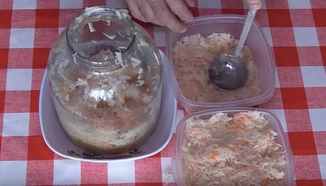 Квашеная капуста с кусочком ржаного хлеба, пошаговый рецепт на ккал, фото, ингредиенты - Irina