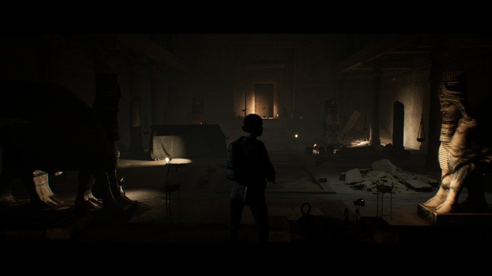 Одна из стартовых локаций — огромный зал гробницы, который можно обойти вдоль и поперёк.