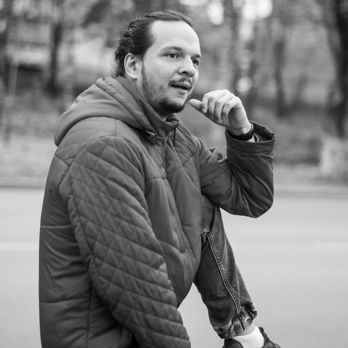 У меня было много дисгармоний, когда я пришел в йогу. Мне потребовалось несколько лет, чтобы проработать их: научиться отслеживать деструктивные эмоции и контролировать их, отучиться ими пользоваться и заменить на гармоничные проявления. Я очень рад, что проделал над собой всю эту работу, и хочу вдохновить вас последовать моему примеру, чтобы тоже жить в гармонии с происходящим.