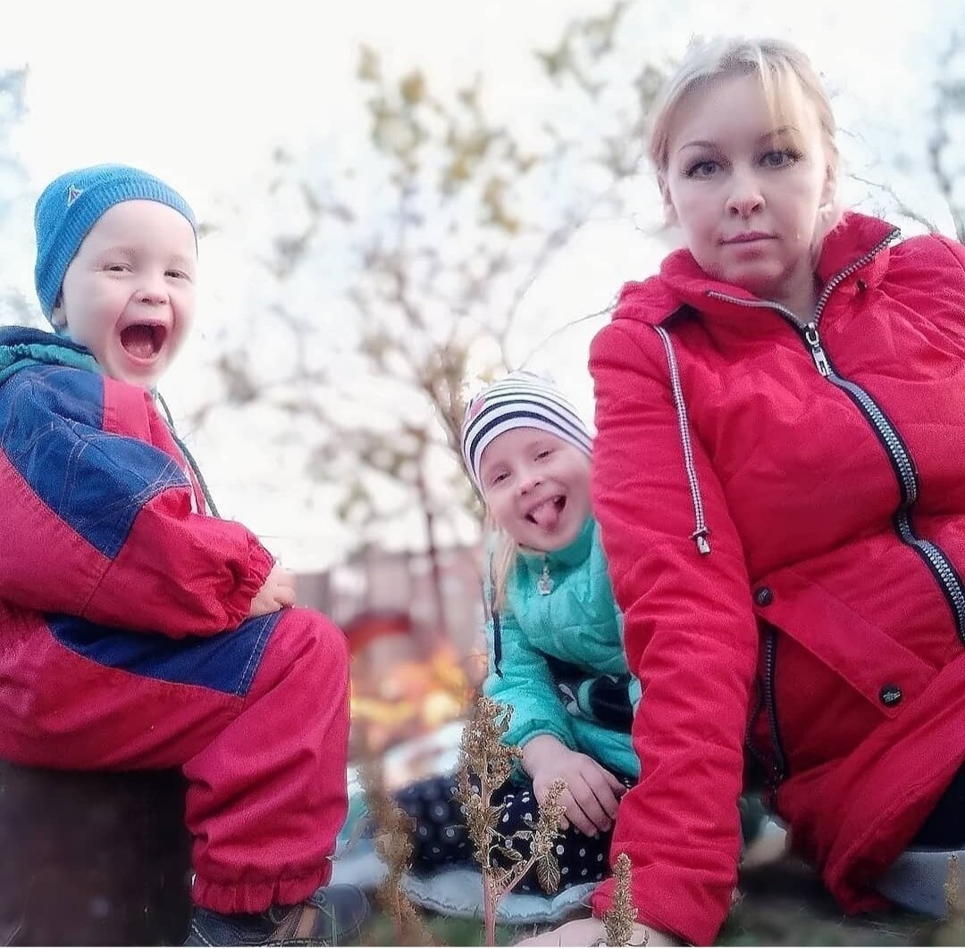 Я занимаюсь воспитанием детей доброствестно. 