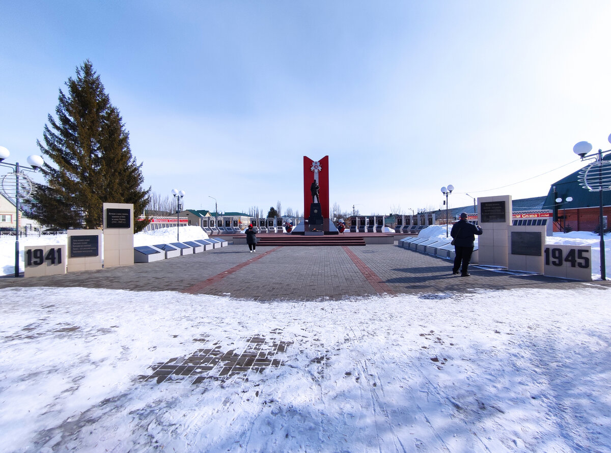 Советский самолет и памятники в городе Кирсанов. Тамбовская область | МИР  ПРОШЛОГО | Дзен