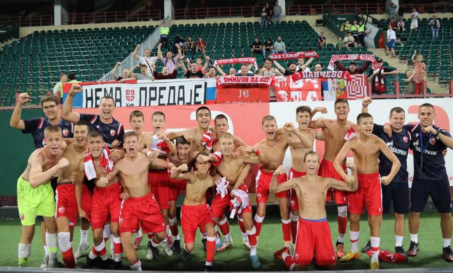    Игроки «Црвены Звезды» радуются победе в UTLC Cup 2022. Фото: UTLC Cup 2022