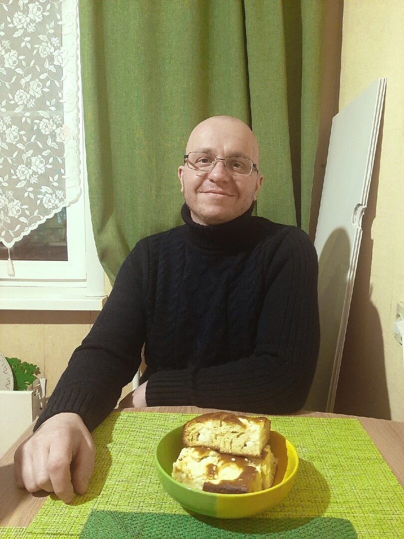 Рома наелся пирога и доволен! 😁👍