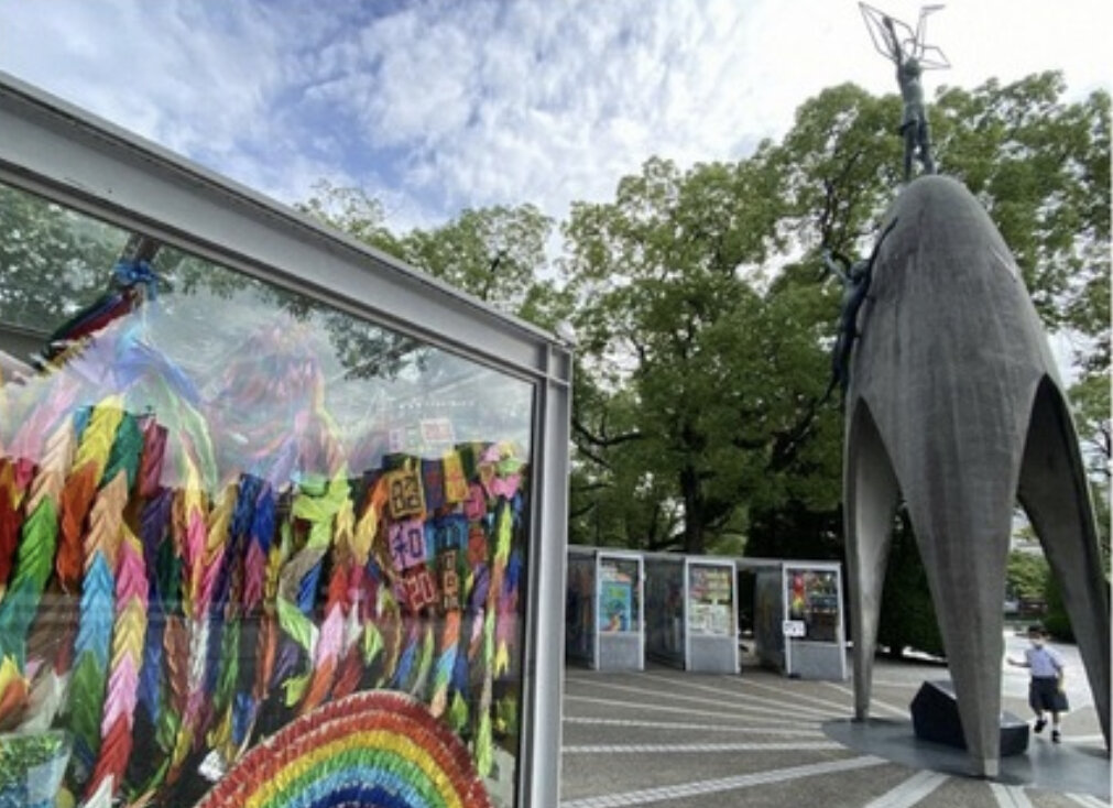 Фото из интернета. Памятник Садако 