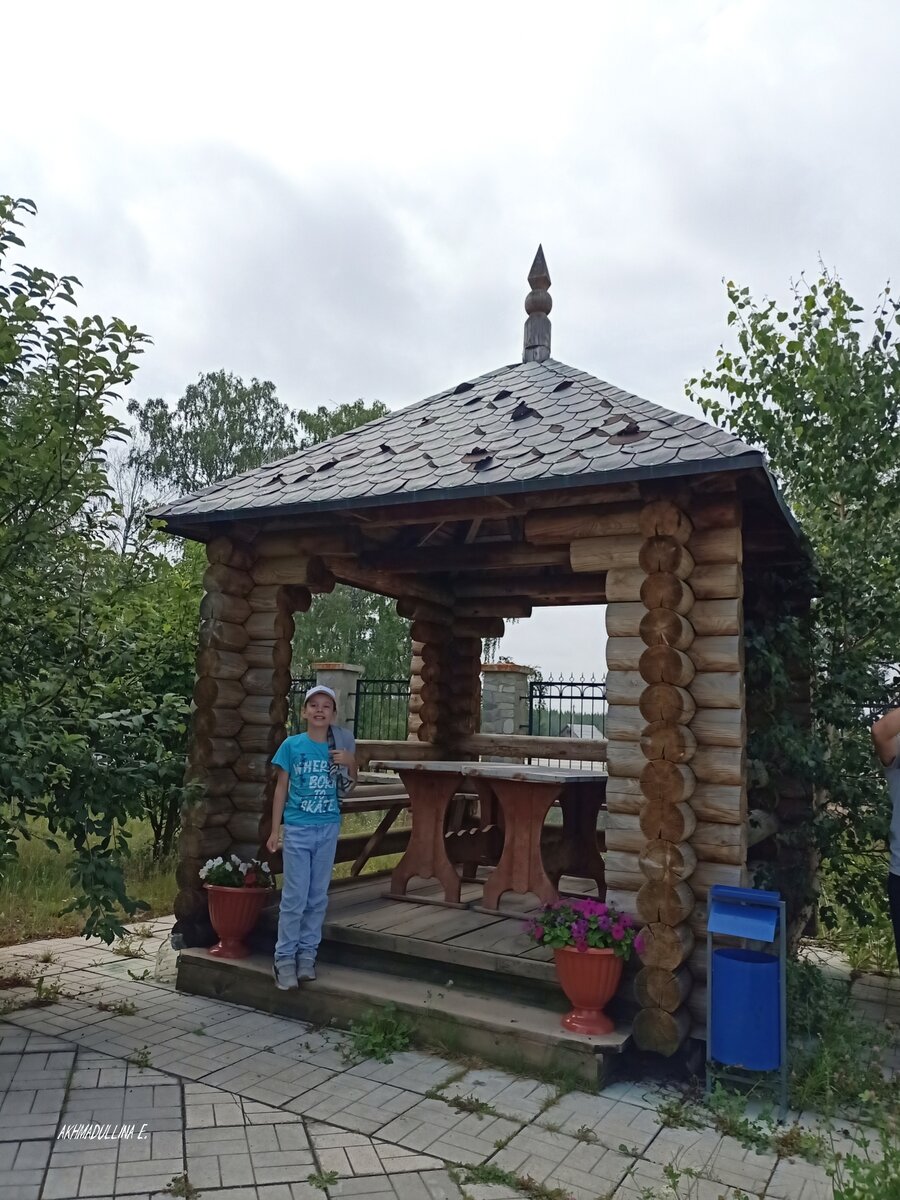 Храм без гвоздей, уральские самоцветы и 