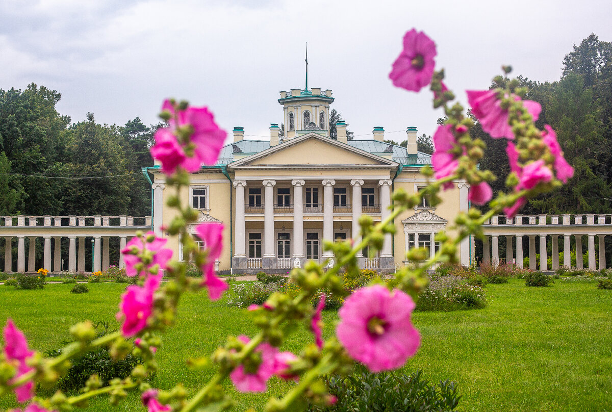 Усадьба Валуево. Главный дом. Москва. Фото автора статьи (листайте галерею, ещё 1 фото) 