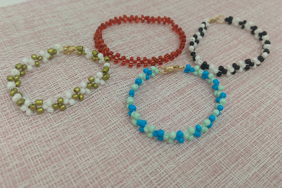 Плетение из трех бисеринок