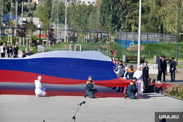    Сделать фото с флагом могут все желающие