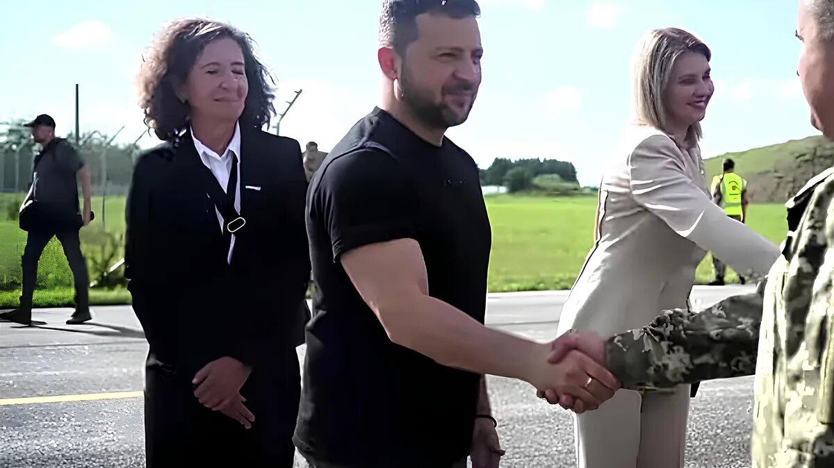 Зеленский приветствует Украинских летчиков. Фото: кадр из видео