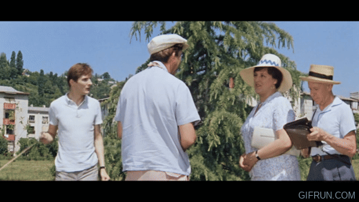 Гиф создан по фрагменту фильма "Бриллиантовая рука", режиссер А. Гайдай