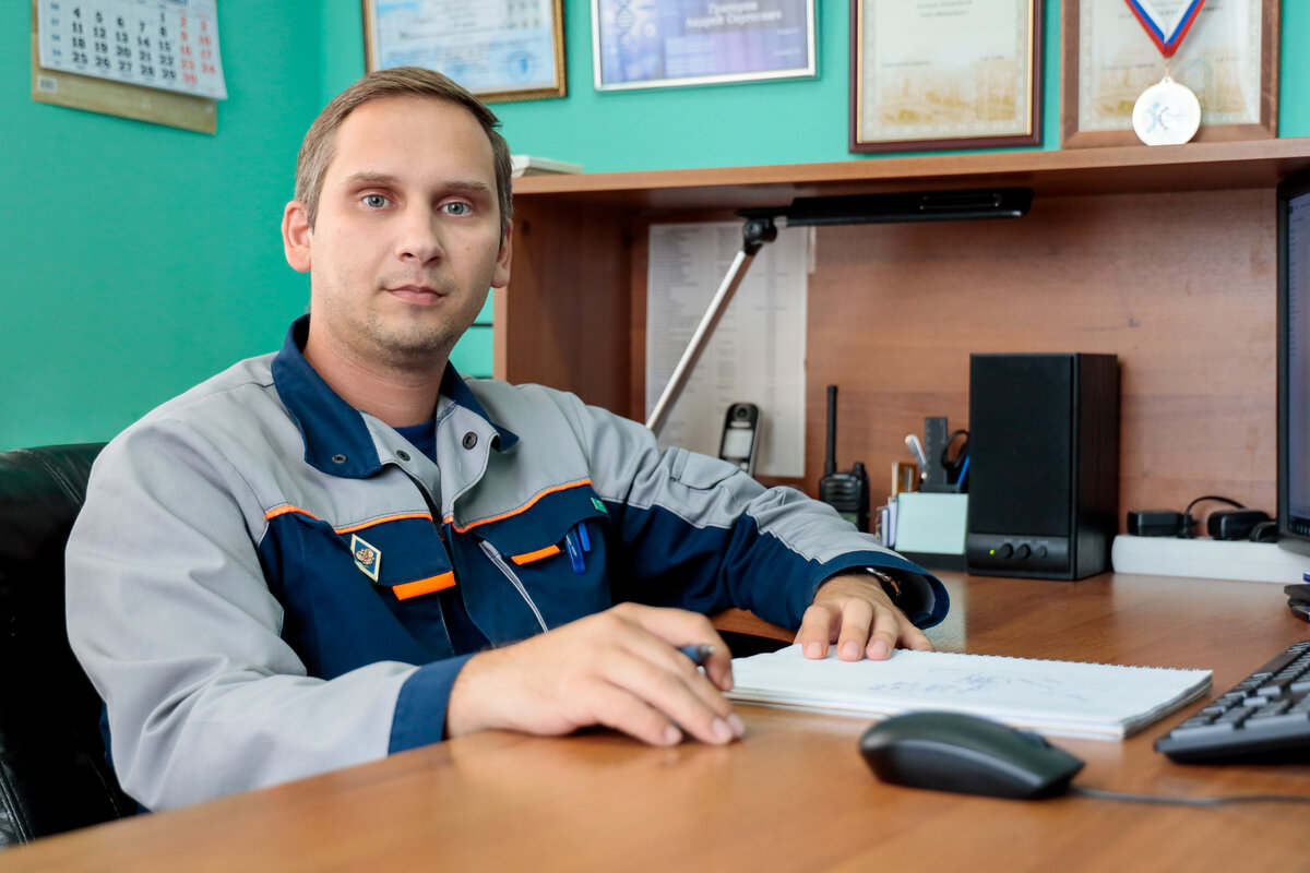 Инженер года 2008. Инженер электроник. Инженер электроник Владивосток.