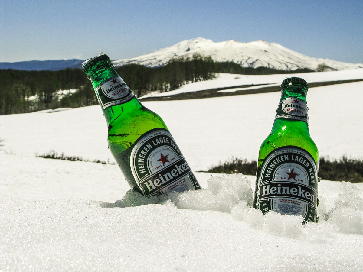 1. Крупный бренд пива окончательно ушел из России Пивоваренный концерн Heineken продал все свои российские активы группе компаний "Арнест" за символическую цену.-2