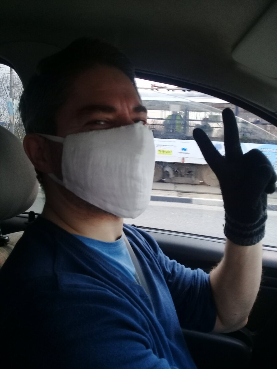 Во время ковида... Макси и перчатки везде, даже в машине!