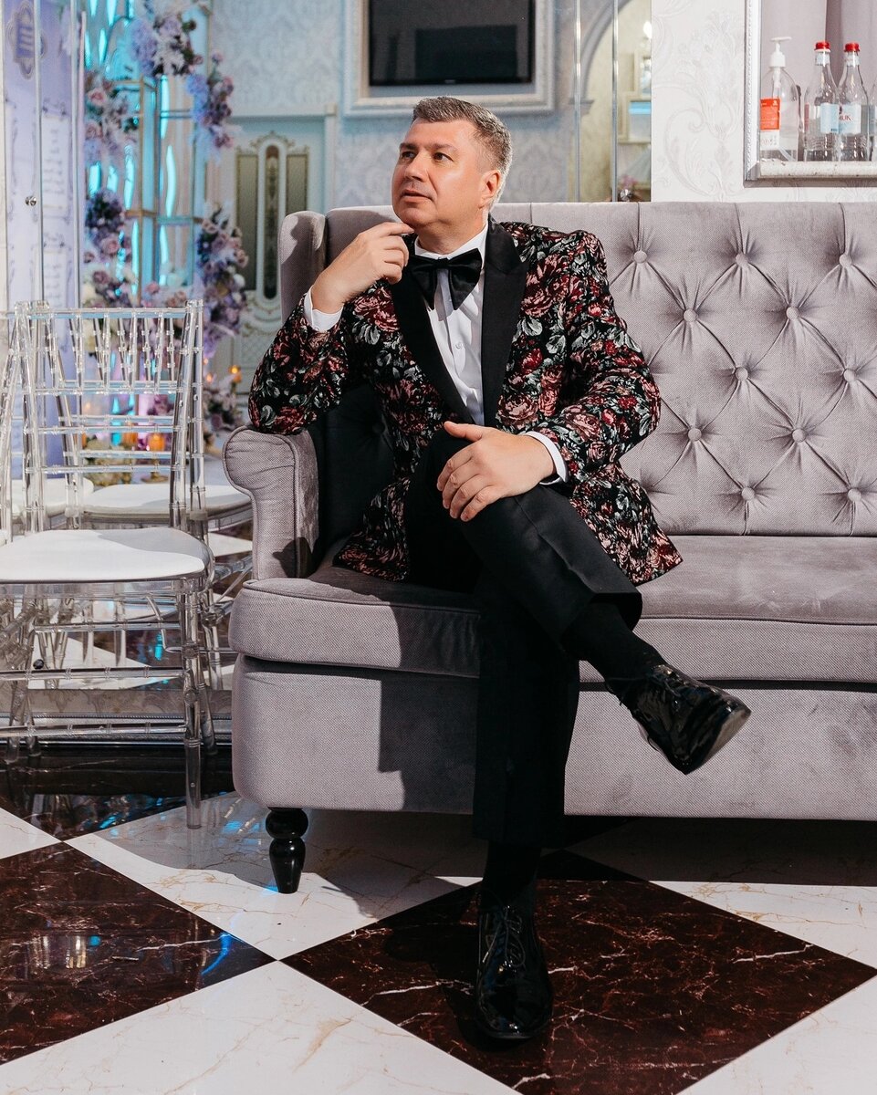 Ведущий, организатор, режиссер, актёр Александр Михайленко.