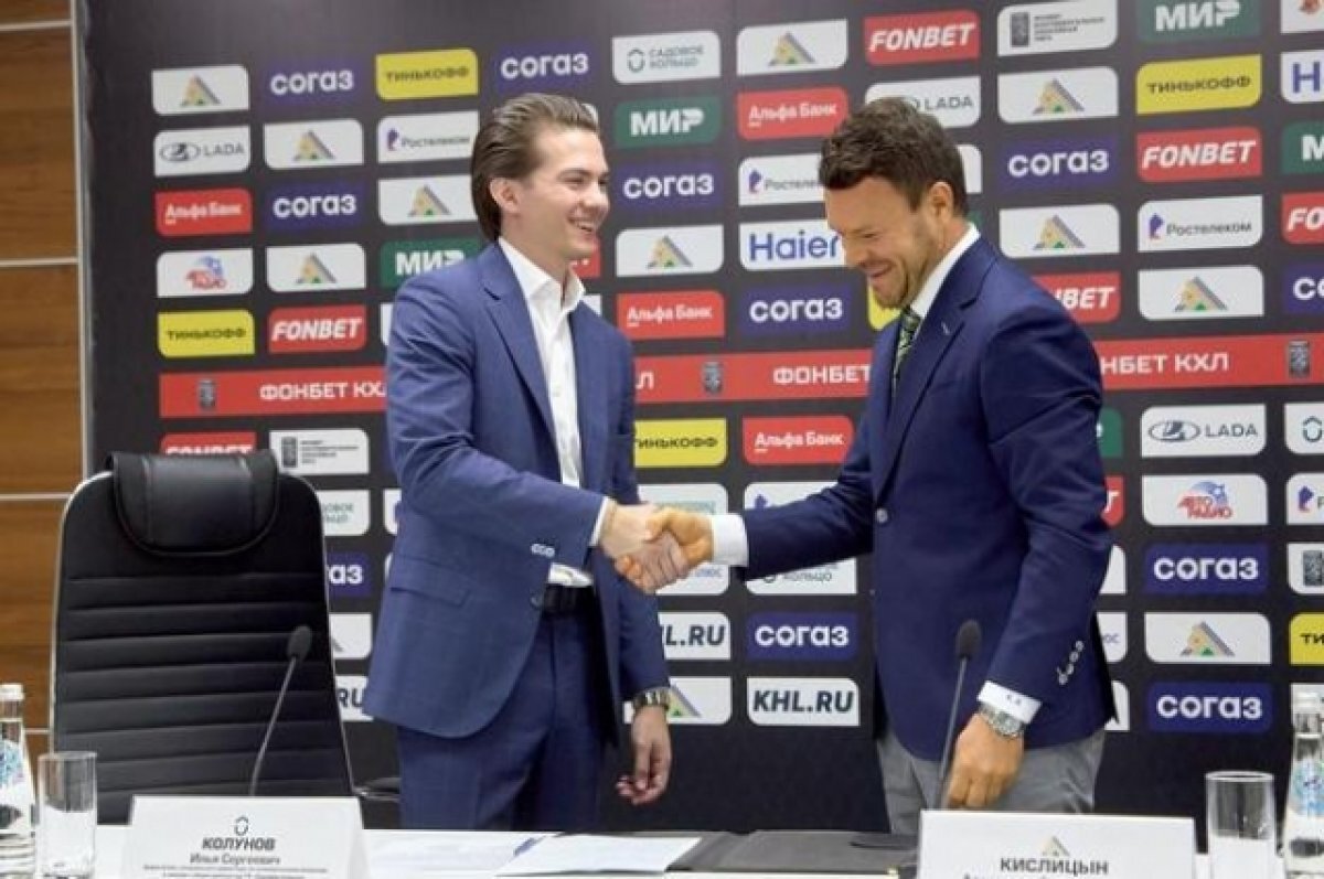    Хоккей на стройплощадке.