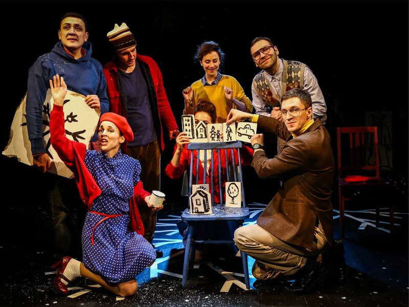 Сцена из спектакля «Мой дедушка был вишней»
