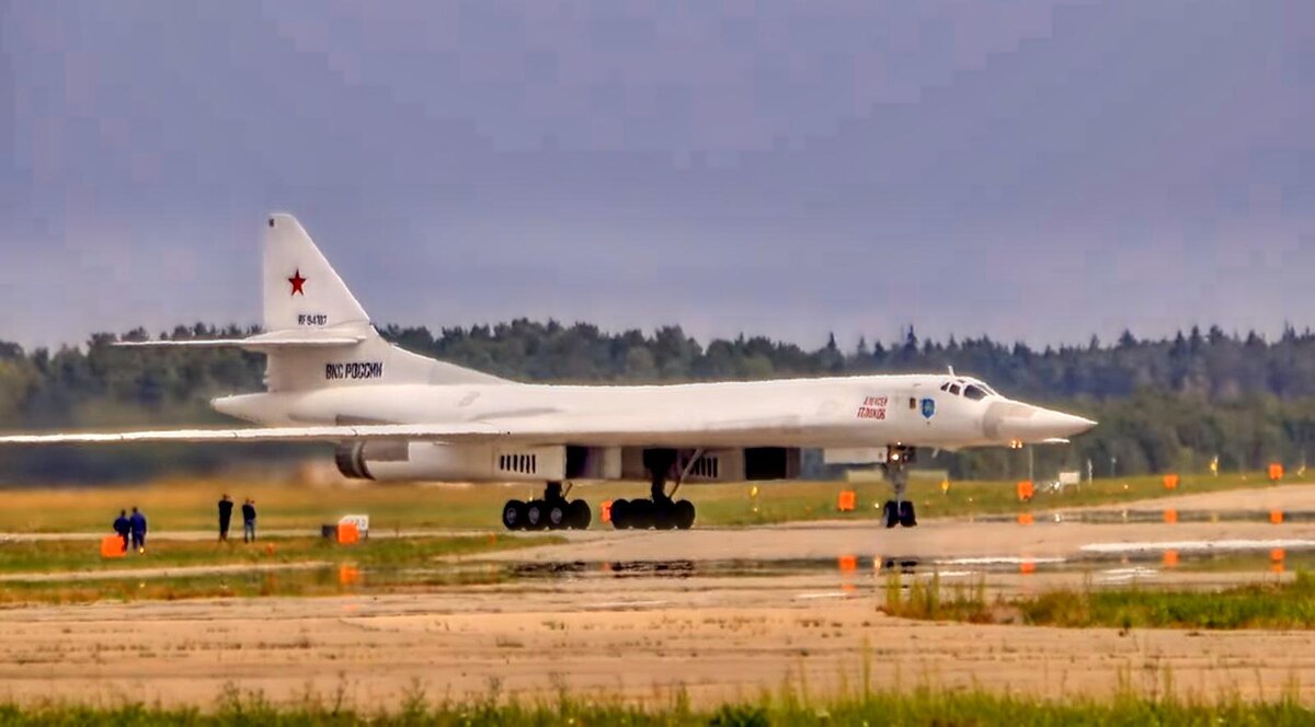 Самолет Ту-160