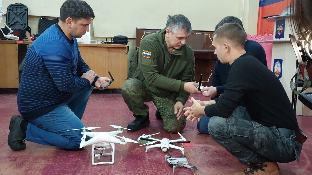     В Госуниверситете по землеустройству были выявлены 58 студентов, которые по документам числились на военной кафедре, а в реальности никогда там не появлялись.