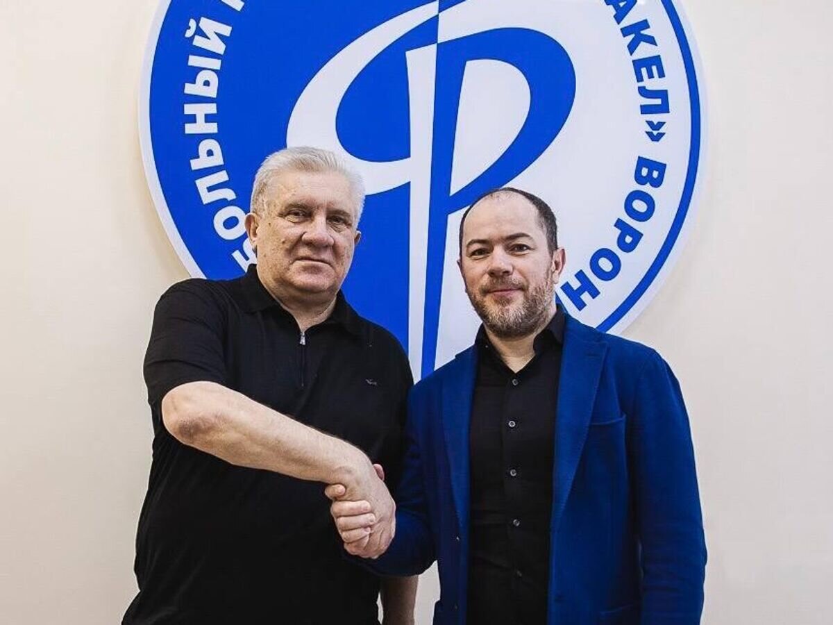    Сергей Ташуев (слева)© Фото : Пресс-служба "Факела"