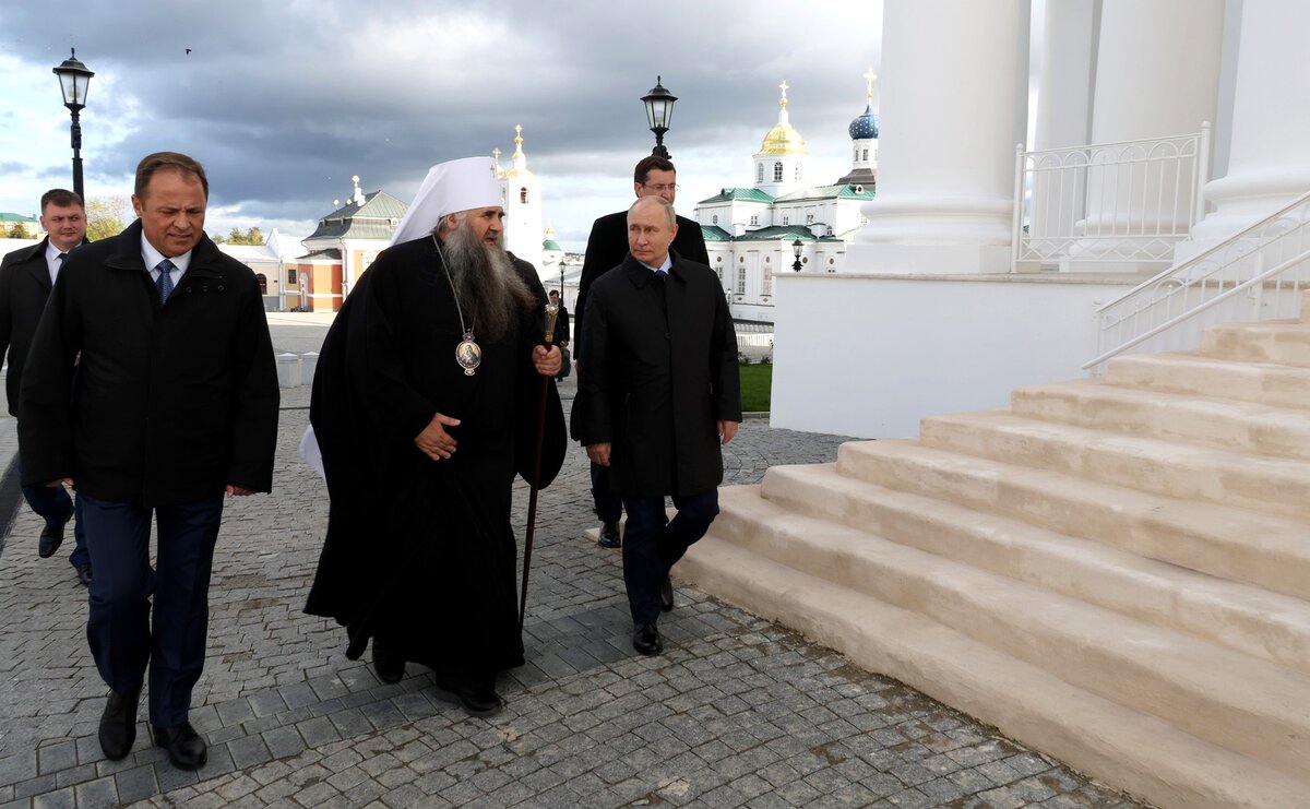 ПОСЕЩЕНИЕ ВОСКРЕСЕНСКОГО СОБОРА. ФОТО: KREMLIN.RU.
