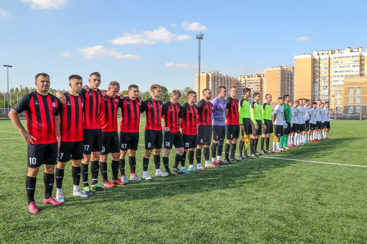 Перед началом матча. Фото Федерация футбол Лен. области