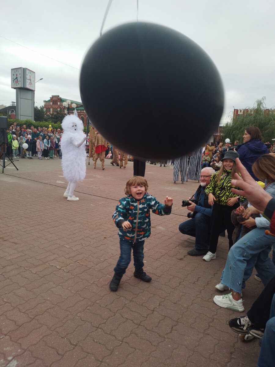 Нашему городу -877, но он  как всегда молод, красив, хорош собой, да ещё в в полном расцвете сил, радует своих жителей и гостей, историческими  памятниками, итересными музеями, замечательными...-73