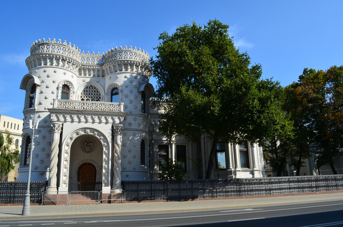 Особняк Арсения Морозова (фото автора, 2022 год)