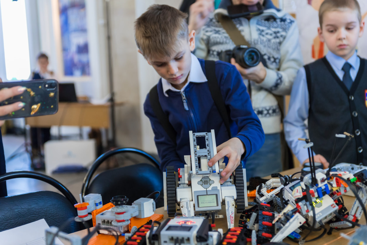 Робототехника барнаул. Робототехника алтайский край. Робототехника для детей в барнауле. Школа юных техников. Робототехника в школе.
