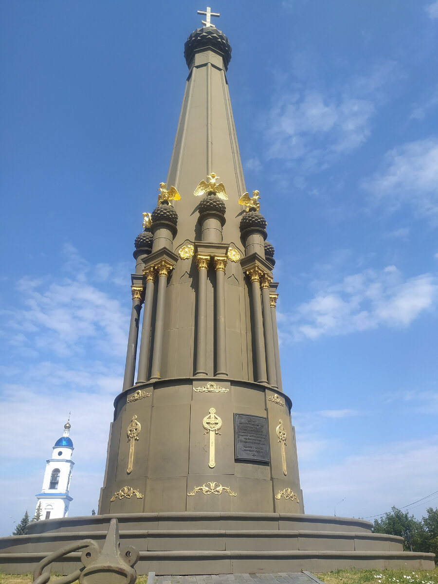 Монумент Славы в честь победы в войне 1812 года в Малоярославце / фото автора