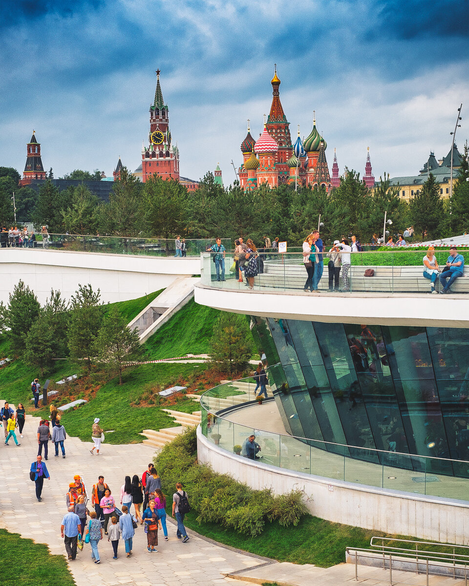 Парки москвы на английском. Парк Зарядье. Парк Зарядье в Москве. Кремль парк Зарядье. Красная площадь парк Зарядье.