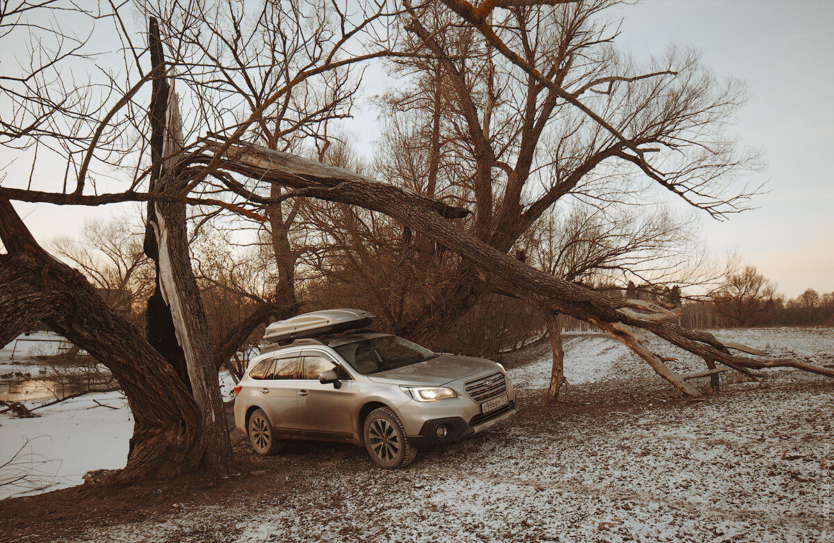 Едем мы на Subaru Outback — лучшем автомобиле для русской зимы.   
