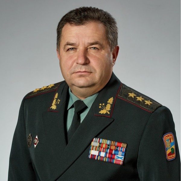 Поэтому, по его убеждению, прежде всего проблема не в монополии, а в политике «сидения на двух стульях».