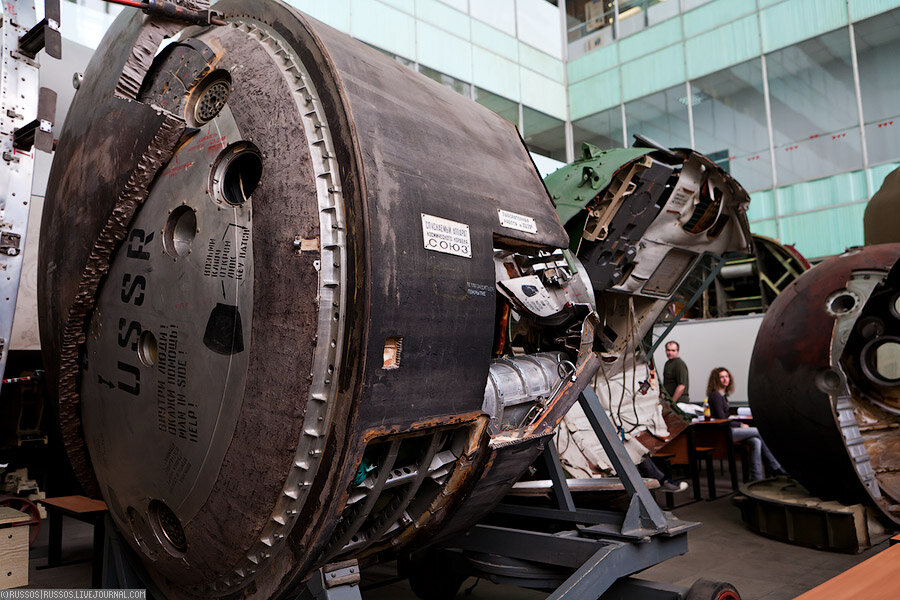 спускаемый аппарат союз тма-10 м. спускаемый аппарат союз мс-10. двигатели мягкой посадки корабля союз. спускаемая капсула корабля "союз тм-14". кафедра 601 «космические системы и ракетостроение».